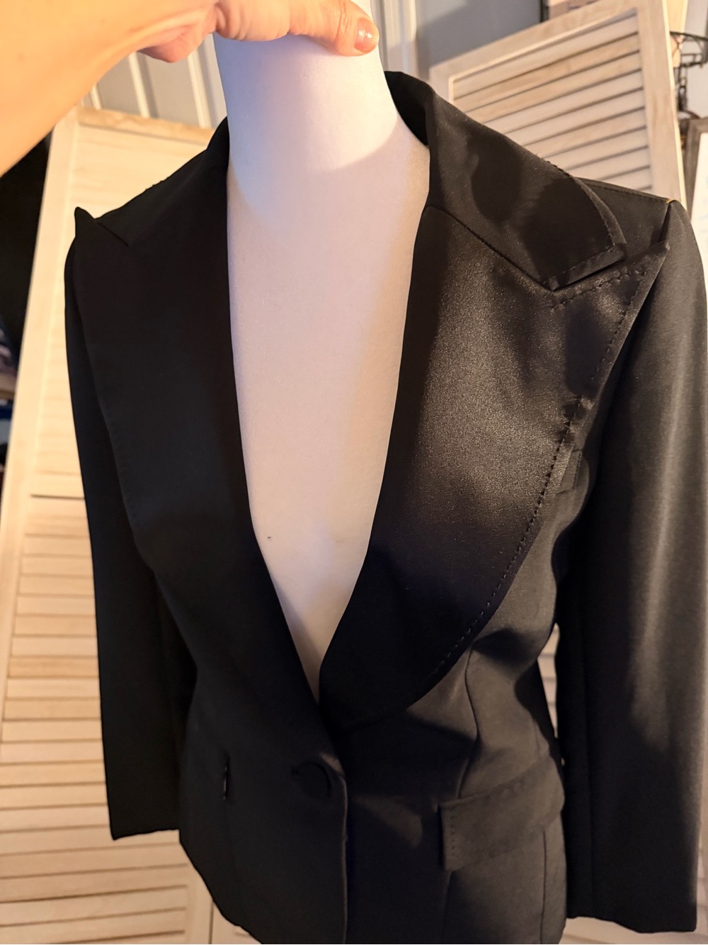 Body byVictoria's  Satin-Lapel Blazer vintage rare flower embroidered pantsuit